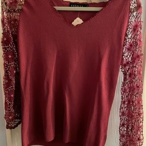 Fitelle NWT size M sweater with crochet beaded sleeves